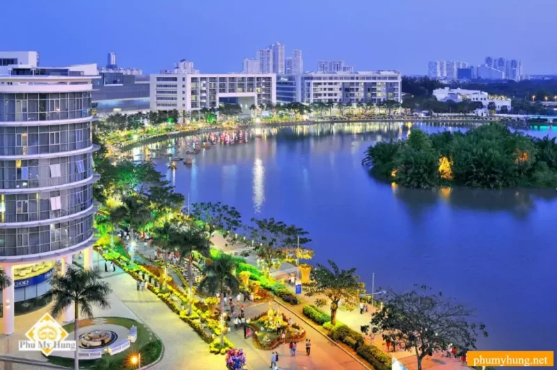 Hồ Bán Nguyệt Phú Mỹ Hưng - Trái Tim Xanh Lung Linh Giữa Lòng Quận 7 14 ho ban nguyet 1