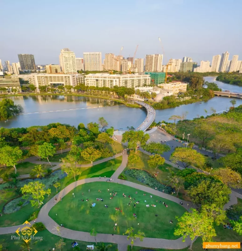 Hồ Bán Nguyệt Phú Mỹ Hưng - Trái Tim Xanh Lung Linh Giữa Lòng Quận 7 12 ho ban nguyet 2